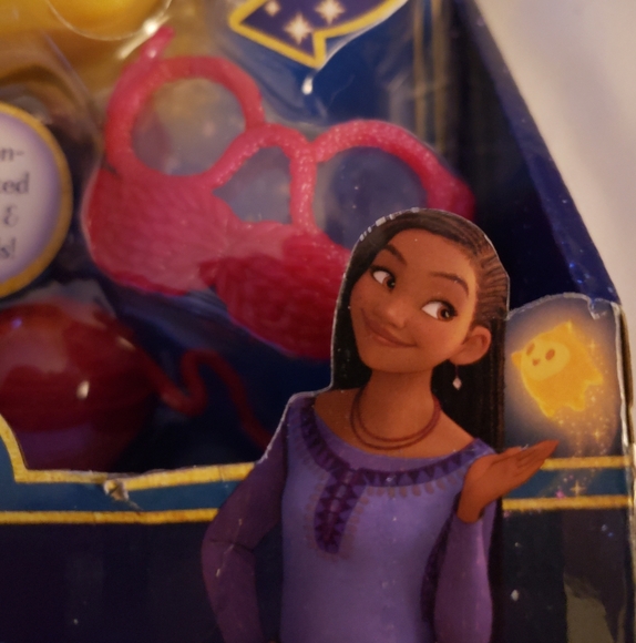 Disney's Wish Light Up Star And Accessories - Picture 4 of 8